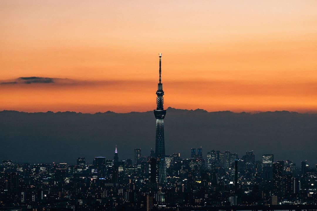 新闻早点｜高校被曝全员停发薪酬，校方通报
